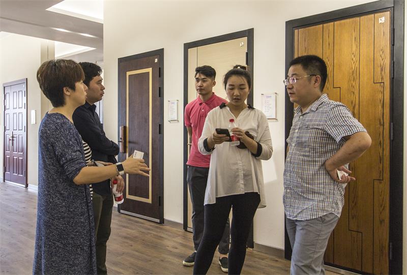 深化合作  中国金茂地产领导莅临金大门业考察交流(图2)