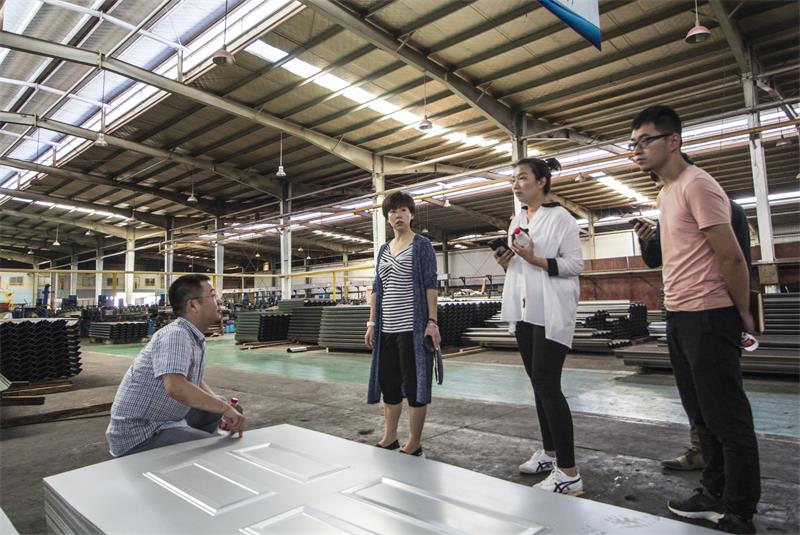 深化合作  中国金茂地产领导莅临金大门业考察交流(图3)