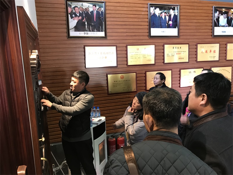 “谈经验、论产品”金大门业东北分公司经销商座谈会隆重举行(图2)