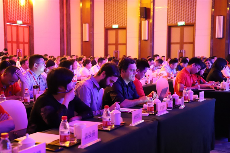 “匠心金大 聚势腾飞” 金大门业2018年经销商大会隆重召开(图2)